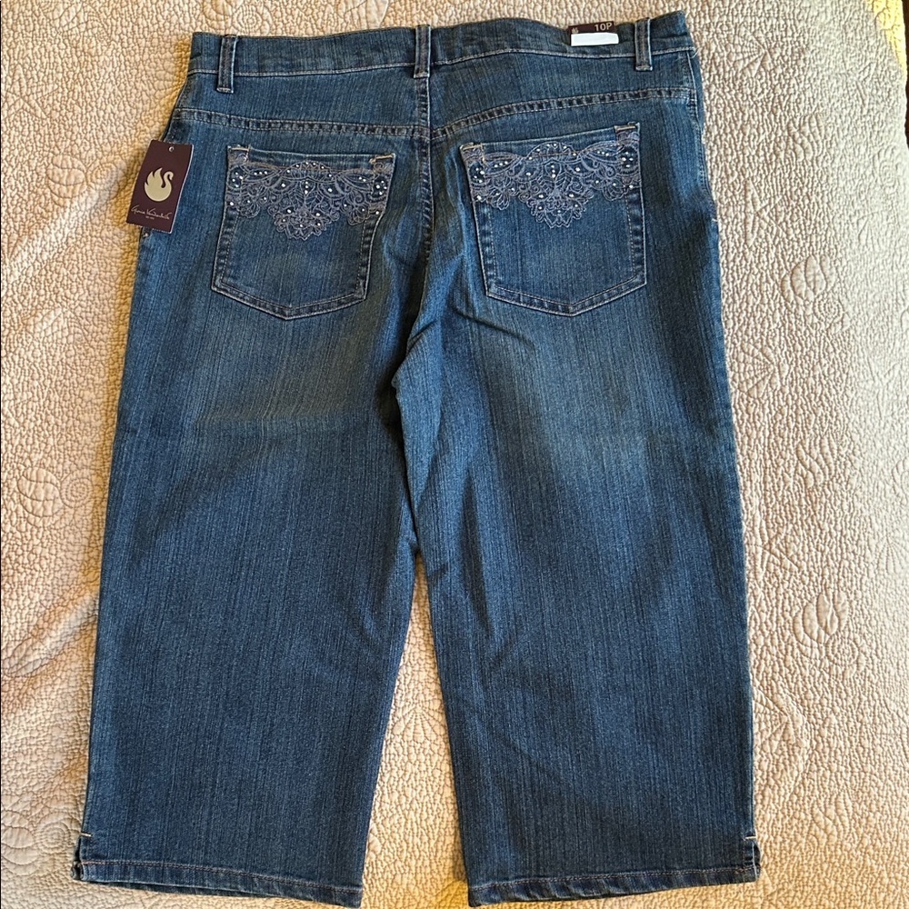 New Gloria Vanderbilt women’s Relaxed Blue Capri Jeans - Picture 2 of 5